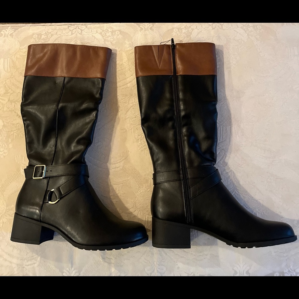 Sz 10M Style &Co. Boots. Black with Brown Band at Top.
